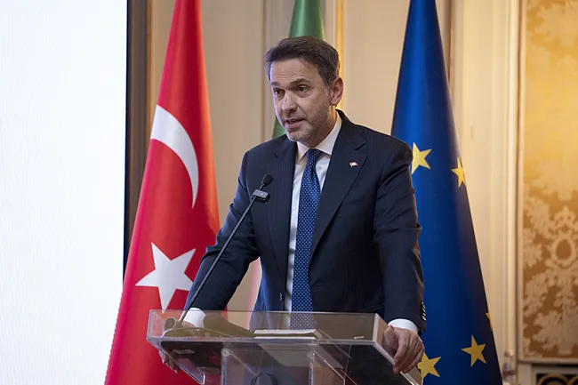 bakan-bayraktardan-italyan-enerji-sirketi-ile-isbirligi-mesaji-bu-buyuk-bir-proje-1793114359314.jpeg
