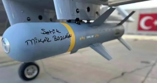 Ağrı’da 2 terörist etkisiz hale getirildi… Şehidin ismi teröristlere atılan bombaya yazıldı Ağrı’da 2 terörist etkisiz hale getirildi… Şehidin ismi teröristlere atılan bombaya yazıldı