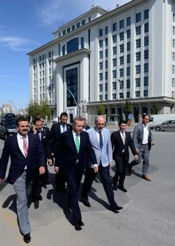 Başbakan Erdoğan ve Numan Kurtulmuş beraber yürüdü