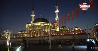 Ay, Venüs ve Jüpiter yakınlaşması Taksim Camii ile birlikte görüntülendi | Video