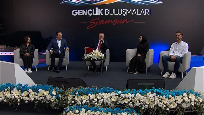 baskan-erdogan-genclerle-bulustu-samsunda-genclik-bulusmasi-1789413342356.jpeg Başkan Erdoğan Samsun'da gençlerle buluştu: