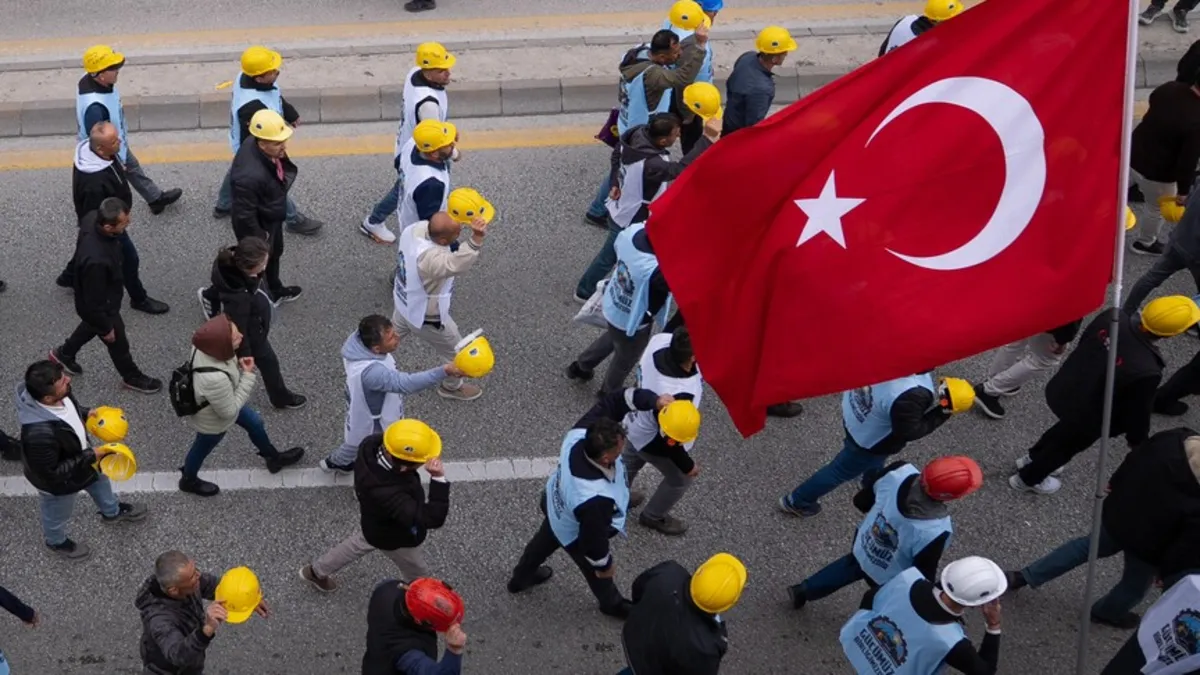Ekonomi yönetimi 1 Mayıs Emek ve Dayanışma Günü'nü kutladı