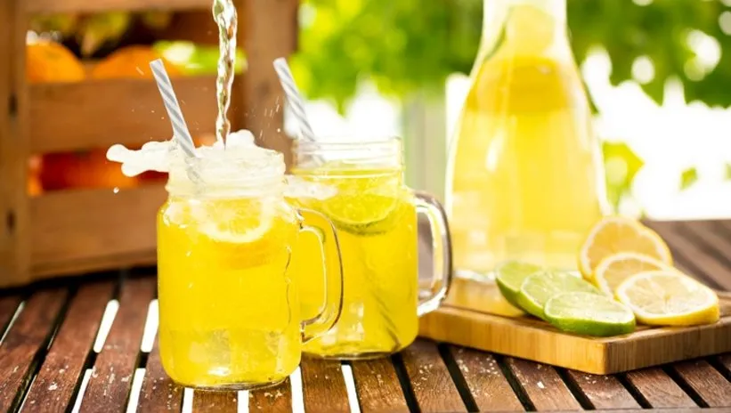 ev yapimi nefis limonata tarifi evde buz gibi lezzetli limonata nasil yapilir icecekler haberleri