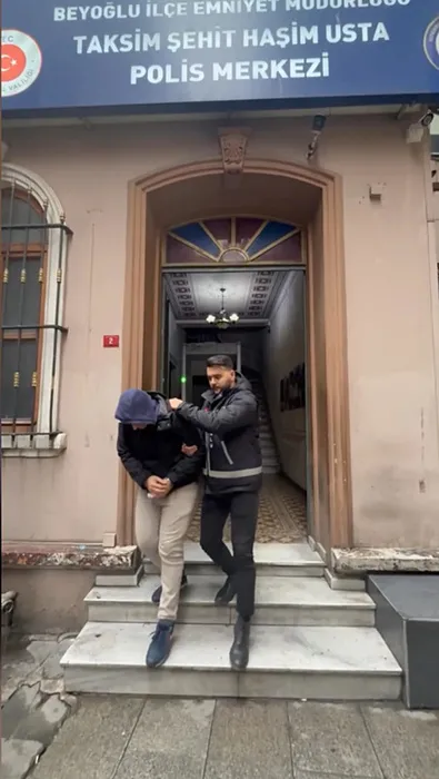 Yer İstanbul: Taksiciye kızdı lastikleri patlattı! Yemek yiyoruz, bitince götürürüm