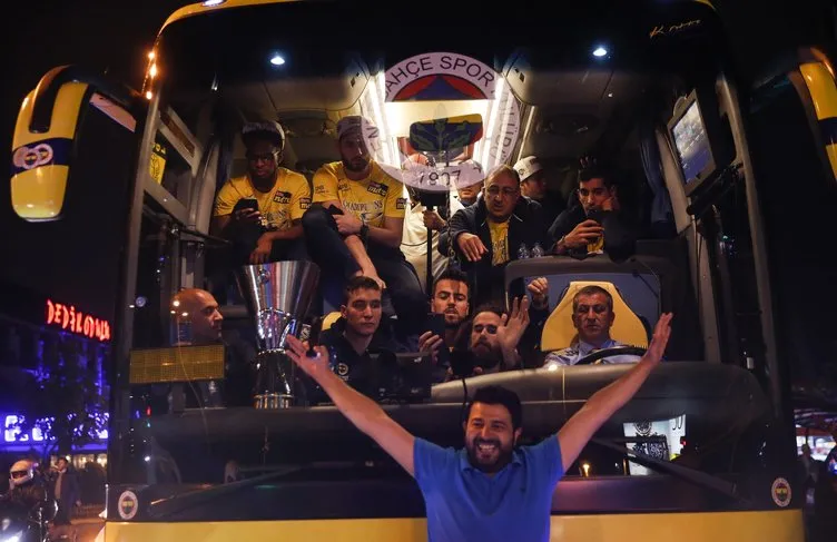Fenerbahçe, THY Avrupa Ligi şampiyonluğunu kutladı