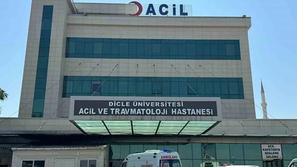 Diyarbakır’da akrabalar arasındaki kavgada kan aktı: Baba öldü, oğlu yaralandı! Diyarbakır’da akrabalar arasındaki kavgada kan aktı: Baba öldü, oğlu yaralandı!