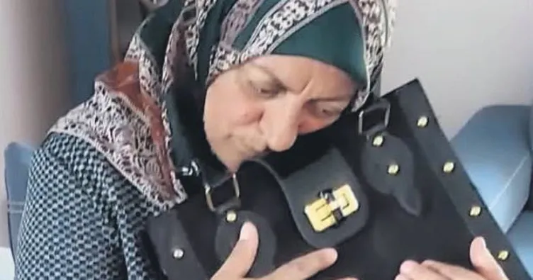 Son hediyesini kokluyorum