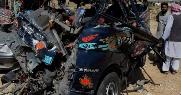 Pakistan’da feci otobüs kazası: 24 ölü, 50 yaralı...