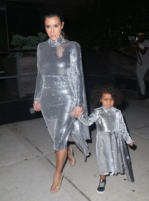 Kardashian ve kızı birebir aynı!