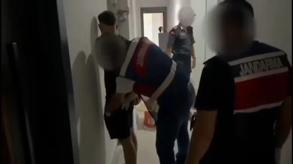 zehir-tacirlerine-2-milyar-tllik-uyusturucu-vurgunu-45-milyon-hap-1-ton-250-kilogram-ham-madde-ele-gecirildi-1789211781312.jpg