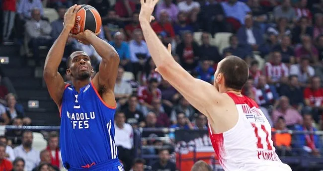 Anadolu Efes son şampiyona karşı