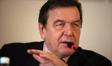 Gerhard Schröder’in onursal üyeliğini iptal edildi