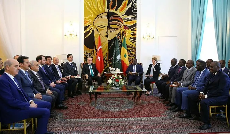 Cumhurbaşkanı Erdoğan’a Senegal’de görkemli karşılama