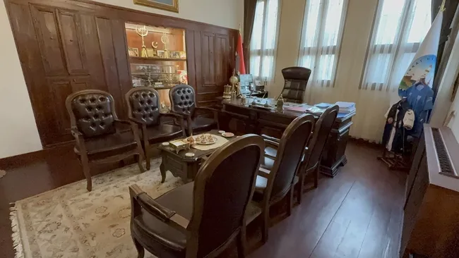 son-dakika-tokat-belediye-baskani-mehmet-kemal-yazicioglunun-makam-odasinda-dinleme-cihazi-bulunmustu-carpici-1765950026125.jpg SON DAKİKA... Tokat Belediye Başkanı Mehmet Kemal Yazıcıoğlu'nun makam odasında dinleme cihazı bulunmuştu: Çarpıcı gelişme!