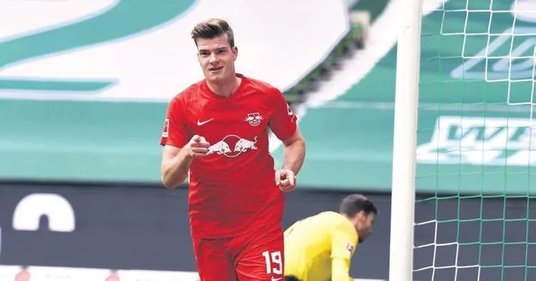 ‘Üç forvet var bekleyelim!’