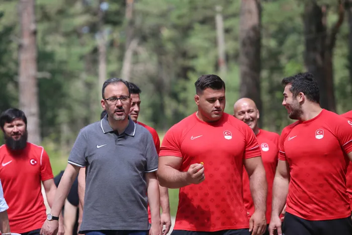 genclik-ve-spor-bakani-dr-mehmet-muharrem-kasapoglu-sabah-spora-konustu-spor-yasasiyla-kemiklesmis-sorunlari-cozecegiz-1641021761286.jpg