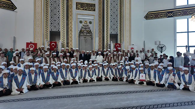 esenlerde-114-hafiz-adayi-icazet-aldi-vali-gul-duyurdu-baskan-erdogandan-umre-mujdesi-1783794779672.jpg