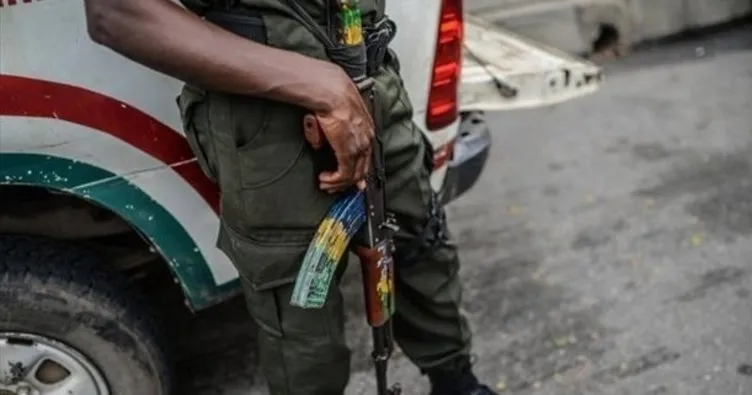 Nijerya’da 3 otobüsü durduran silahlı kişiler 50 yolcuyu kaçırdı
