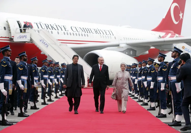 Başkan Erdoğan'a Pakistan'da coşkulu karşılama