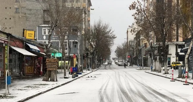 Kars’a ilk kar düştü