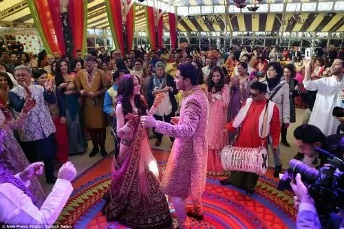 Milyon dolarlık Hint düğünü