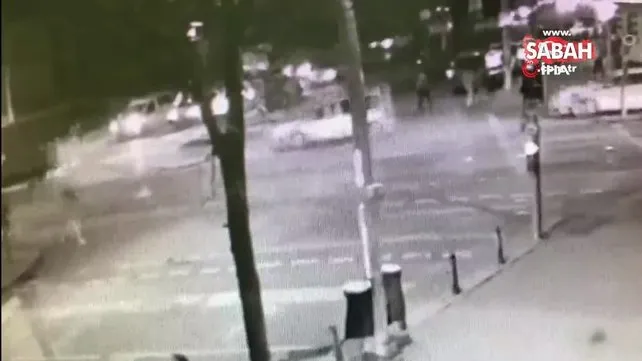 Zeytinburnu’nda tramvay ve otomobilin çarpıştığı kazanın görüntüleri ortaya çıktı | Video