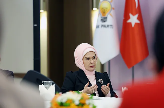 emine-erdogan-ak-parti-kadin-kollarinin-basarisi-emsalsizdir-tarihidir-1741284370292.jpeg Emine Erdoğan: AK Parti Kadın Kollarının başarısı emsalsizdir, tarihidir