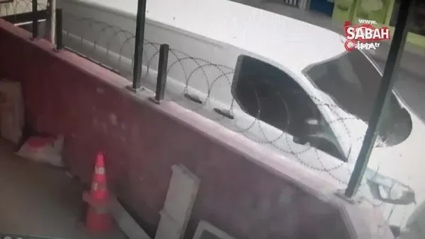 İstanbul Sancaktepe’de hırsızların yoldan geçenlere aldırmadan atölyeyi soyduğu anlar kamerada