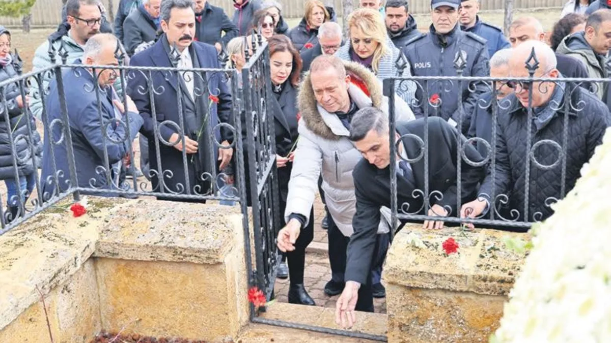 Aşık Veysel mezarı başında anıldı