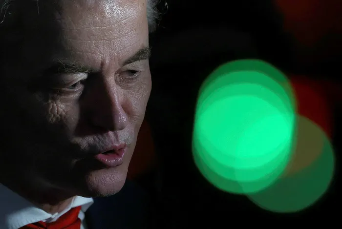 hollandada-genel-secim-sonuclari-belli-oluyor-islam-dusmani-geert-wildersin-partisi-onde-1700688182099.jpg