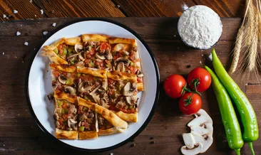 Kuşbaşılı mantarlı pide tarifi: Bir kere yaptığınızda bir daha dışarıda yemeyeceksiniz!