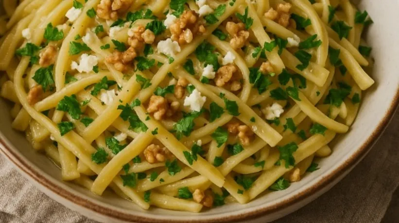 Peynirli erişte tarifi! Yiyen bir tabak daha isteyecek