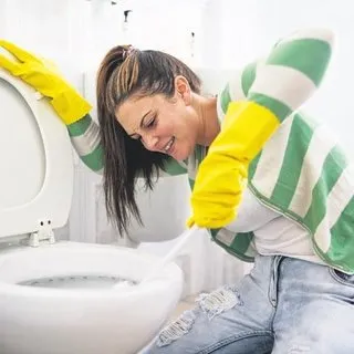 Tuvalet için en etkili dezenfektan çamaşır suyu