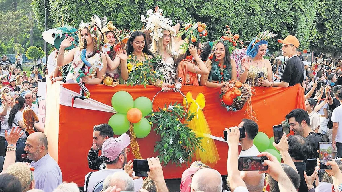 Portakal çiçeği coşkusu Adana'da