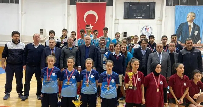 Istanbul Liseler Arasi Masa Tenisi Birincisi Medeniyet Okullari Spor Haberleri