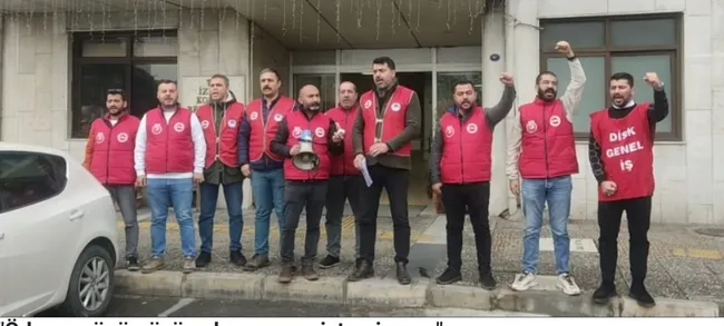 chpli-izmir-buyuksehir-belediyesindeki-maas-krizi-konaka-sicradi-isciler-20-ocaka-kadar-sure-verdi-1737021888028.jpg CHP'li İzmir Büyükşehir Belediyesi'ndeki maaş krizi Konak'a sıçradı: İşçiler 20 Ocak'a kadar süre verdi!