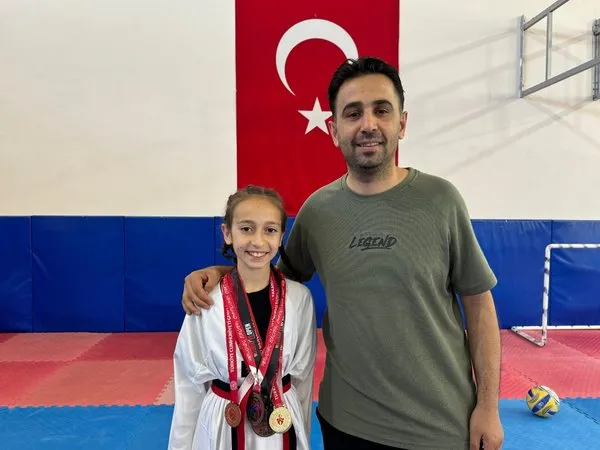 Melek Su Dönmez Ailesiyle Beraber