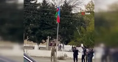 Azerbaycan Cumhurbaşkanı İlham Aliyev, işgalden kurtarılan bölgede Azerbaycan bayrağını öperek göndere çekti | Video