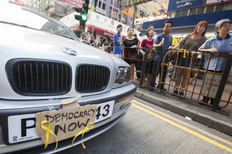 Hong Kong’da işgalciler çoğalıyor