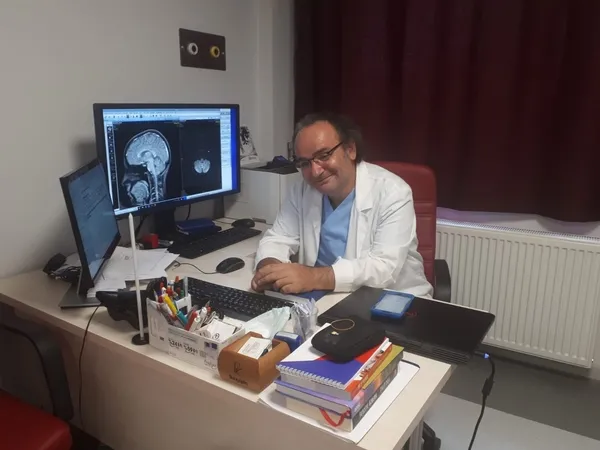 prof-dr-akif-topcuoglu-turkiyede-en-yuksek-olumun-gorundugu-ilk-5-hastaliktan-ikisi-norolojik-hastalik-1658747987462.jpg