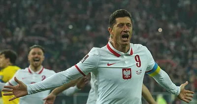 Robert Lewandowski, Zlatan Ibrahimovic’i devirdi! Polonya Dünya Kupası bileti aldı