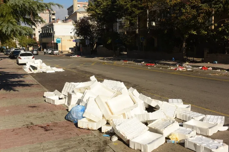Kartal Belediyesi işçilerin taleplerini vermedi: İşçiler greve gidince Kartal çöp içinde kaldı!