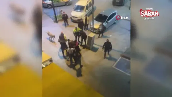 İzmir'de kavgaya müdahale eden polislere saldıran şahıs kamerada | Video