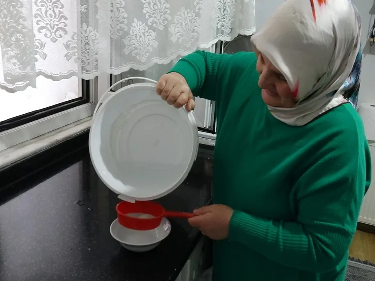 30 yıl önce kaynanasından gördü: Gizli gizli her yemeğe katıyor! Evdekilere zorla içirdim