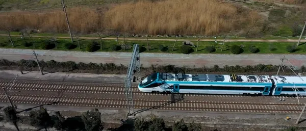 bakan-uraloglu-acikladi-milli-elektrikli-hizli-tren-saatte-225-kilometre-hiza-cikti-1777025645752.jpeg