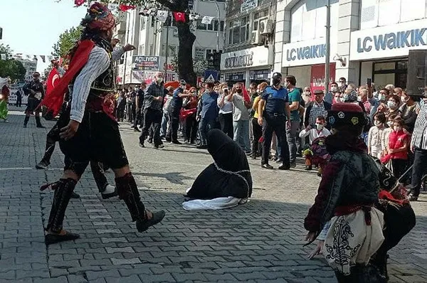 edremitteki-skandal-goruntuler-anadolu-kadinina-hakaret-1631418063169.jpg