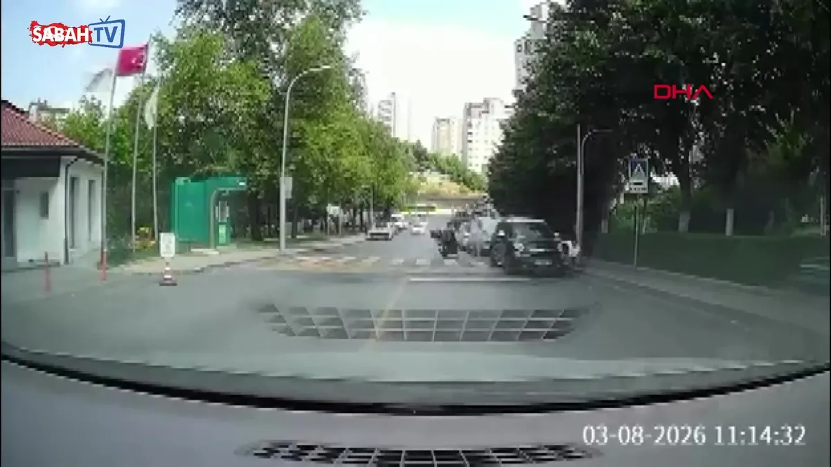 Başakşehir’de otomobilinden koşarak indi, kayan aracı kaputundan tutarak durdurdu | Video videosunu izle Başakşehir’de otomobilinden koşarak indi, kayan aracı kaputundan tutarak durdurdu | Video videosunu izle