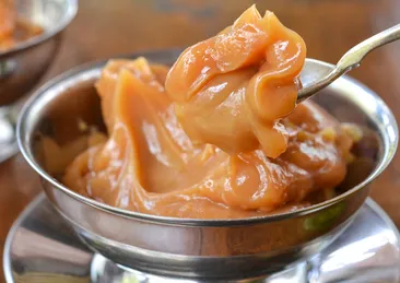 Tatlı severler bayılacak! Karamelli süt reçeli tarifi