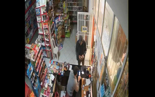 son-dakika-ispartadaki-kesik-bas-cinayetinde-flas-detay-yanmis-otomobilin-yaninda-bulunmustu-aracin-onunu-kesi-1765266161878.gif (1199×750)