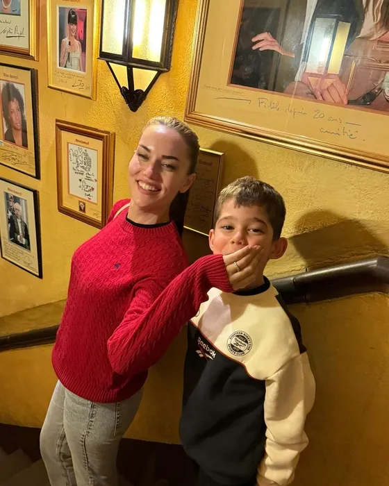 Gözde çiftimizden aile saadeti pozları! Burak Özçivit ve Fahriye Evcen’den eğlenceli tatil paylaşımları!